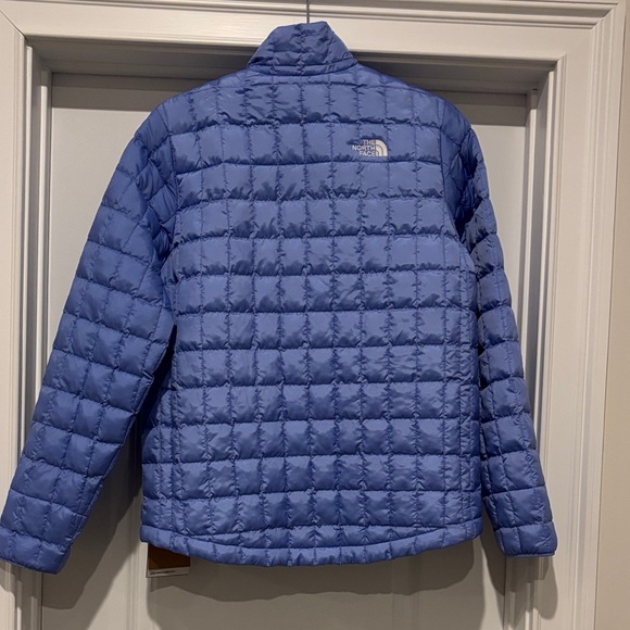 The North Face Light Blue Puffer Jacket NWT - Picture 3 of 3